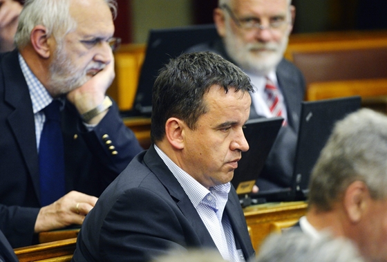 Milliárdos forgalmú céget szerzett meg a szekszárdi trafikmutyiban és az Elios-ügyben is érintett fideszes képviselő
