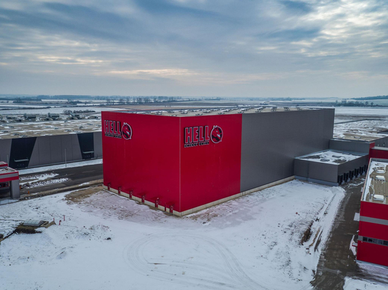 A Hell tulajdonosai most a Forbes jogi képviselőjét, a TASZ-t perelték be