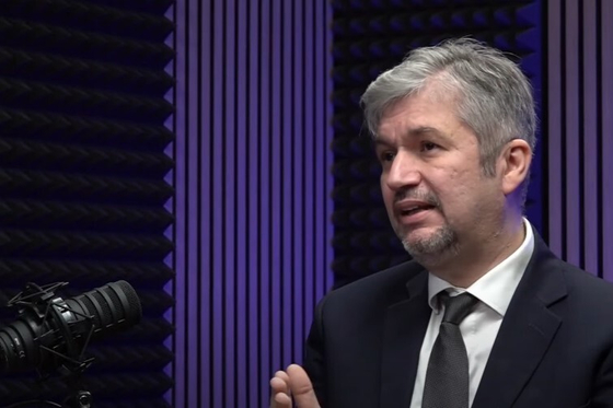 Hadházy: Másfélmillió forintos fotelek és asztalok, félmilliós székek kerülnek a Karmelita mellett újjáépített egykori külügyminisztériumi épületbe