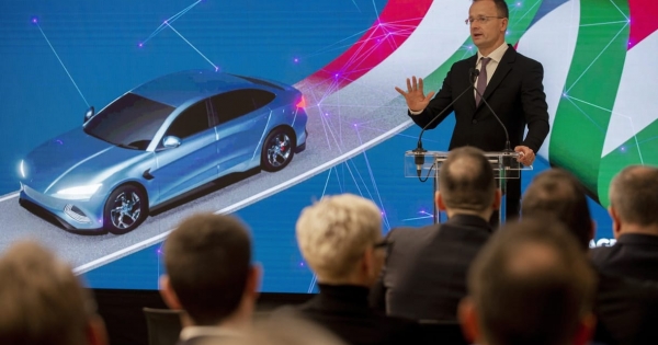 Szijjártó Péter BYD-s leigazolása az ipari kémkedés legális formája