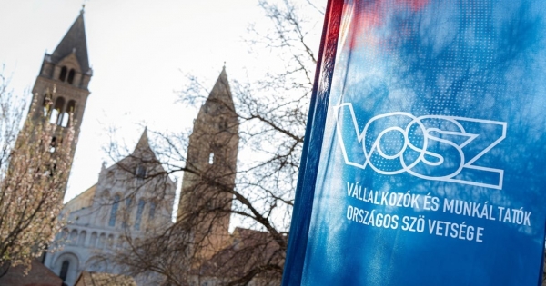 Kiszámíthatóbb törvényeket, az uniós források hazahozatalát és a bürokrácia csökkentését kérik a vállalkozók a Tisza-kormánytól