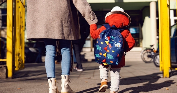 A nap kérdése: jár-e a négygyermekes anyák kedvezménye a mentesített keretösszegen felüli efós jövedelemre?