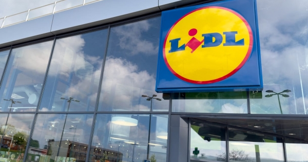 Véget vetne a sorban állásnak a Lidl, három magyar üzletben is új módszert tesztelnek