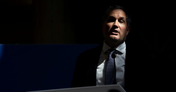 Az állam 42 milliárd forintért kijjebb húzódik Mészáros Lőrinc mellől az MBH-ban