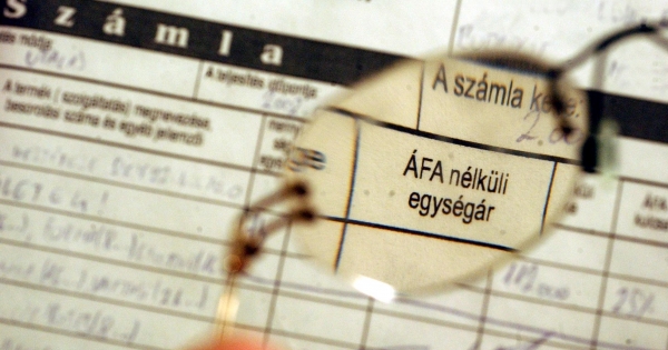 Fiktívnek minősített számlákat lehet-e sztornózni, kell-e önellenőrzést végezni?