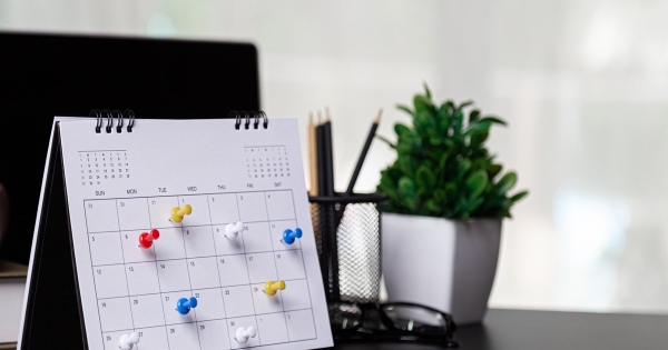 Távolléti díj és állásidő munkaszüneti napok esetében