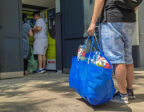 Szabálysértés kiguberálni a kukákból a betétdíjas palackokat, komoly büntetés is jár érte