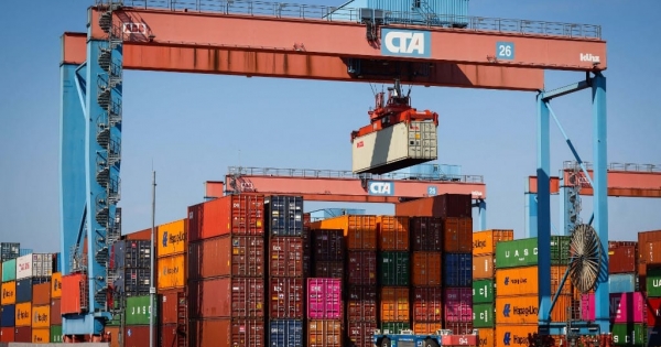 Megtorpant a külkereskedelem: kevesebbet vittünk ki, többet hoztunk be