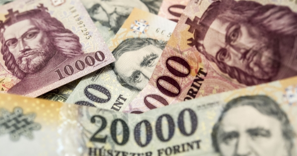 Ennyi pénzt költünk Orbán és Rogán fizetésére