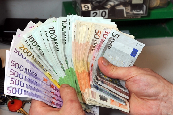 Illegális pénzváltóként működő utazási irodát büntetett milliókra az MNB