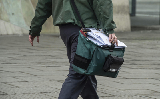 Kiderült, hogy a postások béremelésének közel fele teljesítményalapon megy majd
