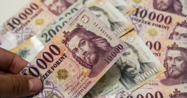 Készpénzfizetési korlát: mikor kell összeszámítani az ügyleteket?