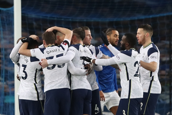 Szeretőinek és haverjainak szivárogtatott bennfentes üzleti infókat a Tottenham tulajdonosa