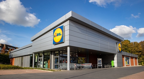 Behódolt a Lidl a nyugdíjasoknak: leszerelik az önkiszolgáló kasszákat az egyik üzletükben