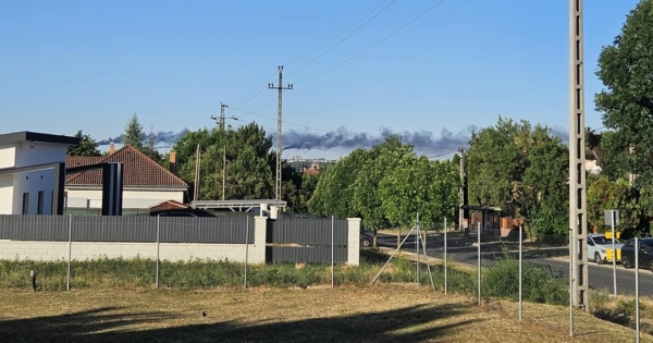 Meghibásodás történt a Mol százhalombattai finomítójában, beindult a fáklyázás, dől a füst
