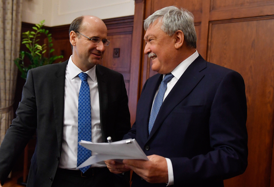 Az OTP maga számára is rettentő, ezermilliárd forintos profitot ért el