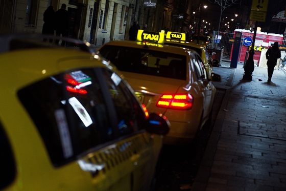 Eltörölték a taxik hatósági árszabását Szegeden