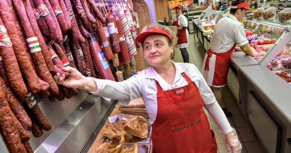 Munkavégzés nyugdíj mellett: így változnak a szabályok