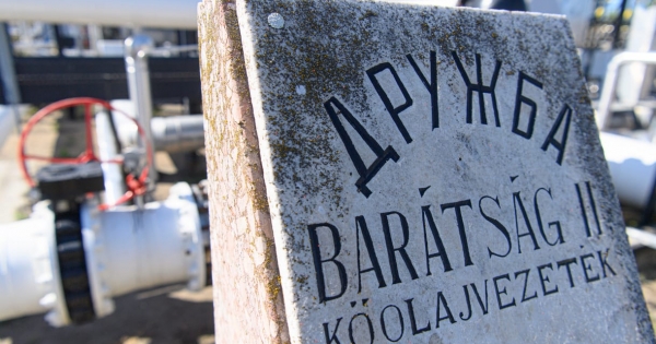 92 százalékosra emelkedett az orosz olajnak való kitettségünk, ebből közvetlenül Putyin körei is profitálhatnak