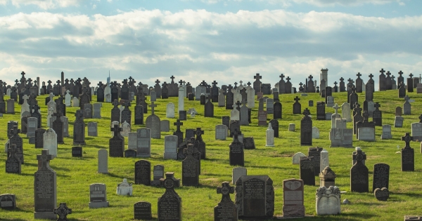 A nap kérdése: hozzátartozó hiányában ki az elhunyt munkavállaló járandóságainak örököse?