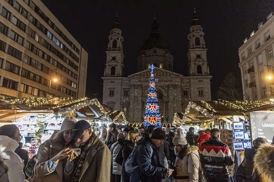 Trükkös vásárok tartják rettegésben a belvárosi bolttulajdonosokat