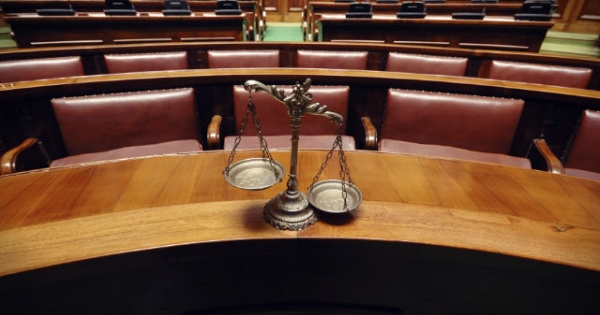 Hogyan ellenőrzik a civilek működésének törvényességét?