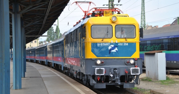 Az utazási bérlet hány százalékát fizeti a munkáltató?