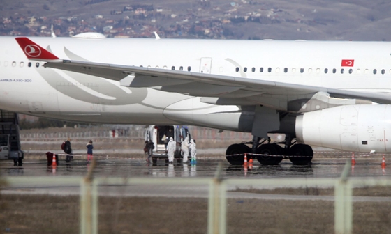 Saját költségén, Isztambulon keresztül hozta haza turistacsoportját egy utazási iroda Izraelből