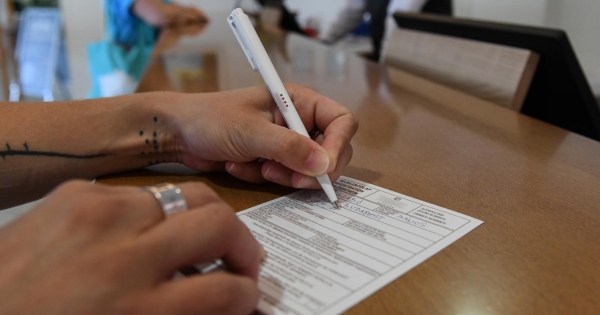 Dolgozhat-e portás megbízási jogviszonyban?