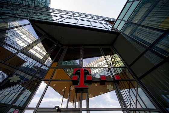 A különadó és az energiaárak miatt csökkent a Magyar Telekom nyeresége