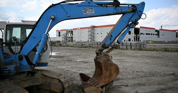 A debreceni akkugyár üzemorvosa szerint nem történt mérgezés, de két dolgozót kórházba szállítottak