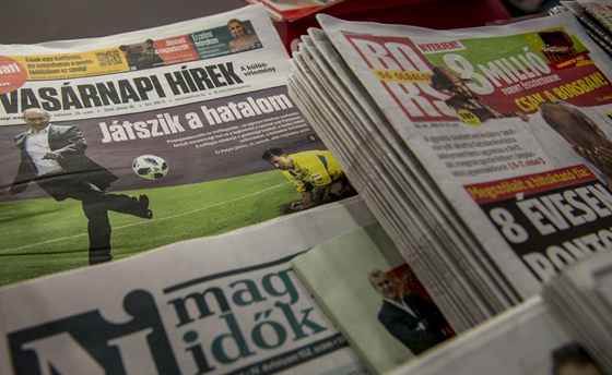 A Fidesz mentőövet dob a napilapoknak, amelyek nagy része persze kormánypárti