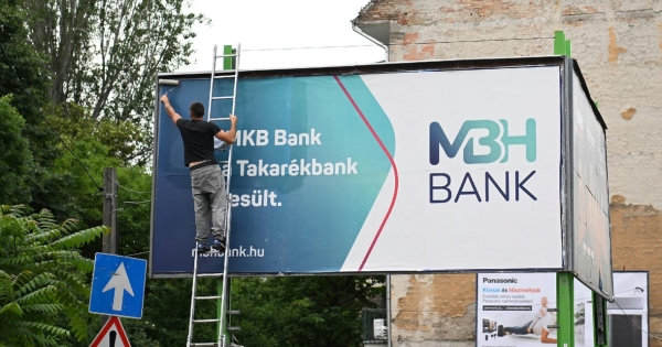 Vizsgálja a GVH, hogyan jelenhettek meg adathalász Google-hirdetések a Mészáros-bank nevében