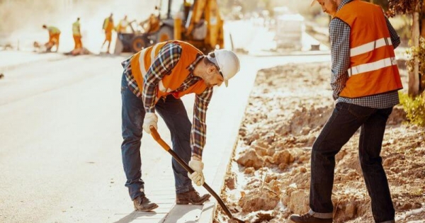 Munkaerő-kölcsönzés 2026-ban: ami megmenti a céget, az el is buktathatja