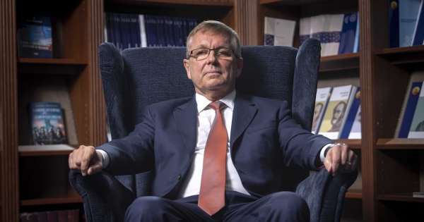 Matolcsy György befektetési tanácsokat oszt a YouTube-on, a következő adásban a piramisokról fog beszélni