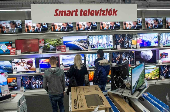 Mostanában vett tévét a Media Marktban? Több tízezer forintot is visszakaphat!
