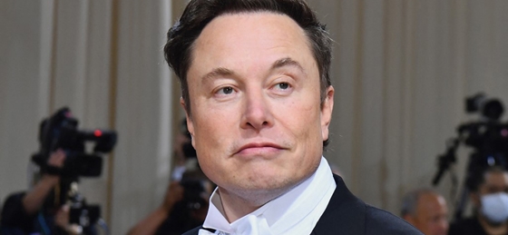 Elon Musk: Lemondok, amint találok valakit, aki elég hülye ahhoz, hogy elvállalja ezt a munkát