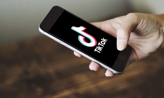 Gigabírsággal büntették meg a TikTokot, mert nem tartotta be az EU gyermekvédelmi szabályait