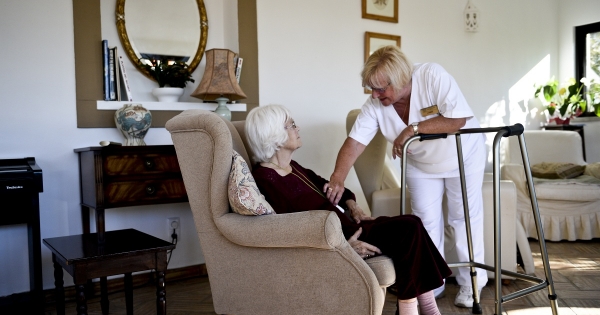 Otthoni szakápolást is támogat a tb: mutatjuk, ki, milyen ellátást kaphat