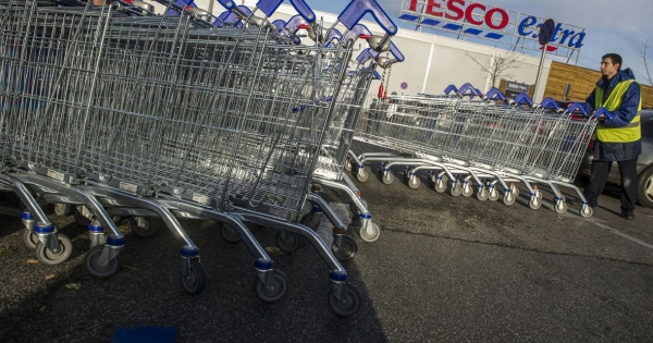 Két áruházát is bezárja a Tesco április végén