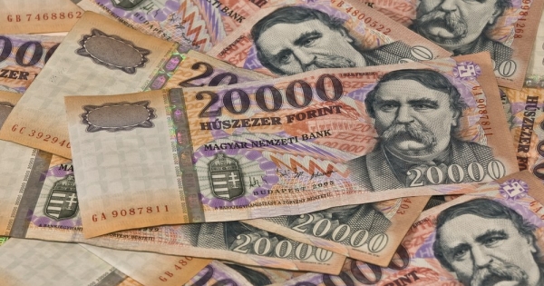 Megszűnik a munkaviszonya a járvány alatt? Kaphat-e végkielégítést?