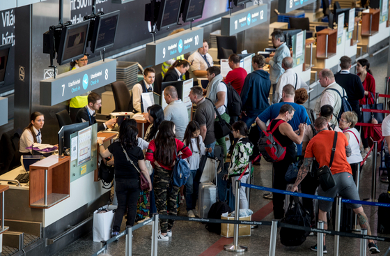 Reagált a Wizz Air: ezért ragadt a lárnakai járat kilenc utasa a repülőtéren