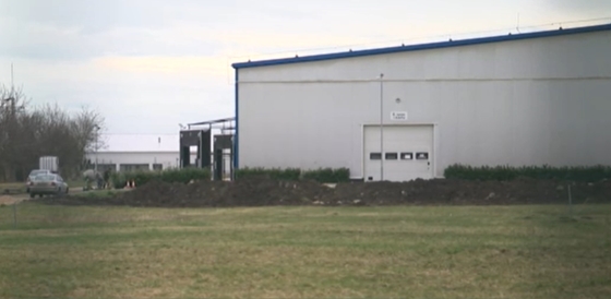 Kirúgták az őrt, miután fotók készültek az akkumulátorhulladékról Sárbogárdon