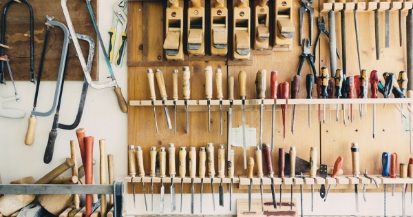 Munkavégzés alóli felmentés: szünetel a biztosítás, egészségügyi szolgáltatási járulékot kell fizetni