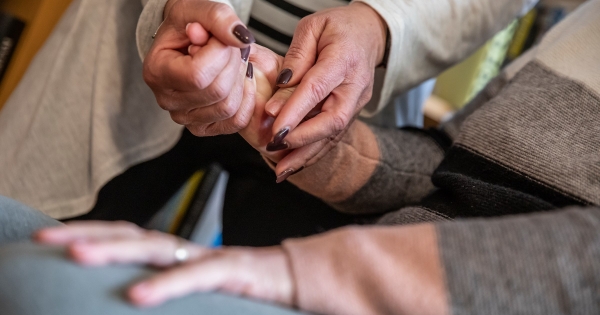 Tudnivalók a tartós ápolást végzők időskori támogatásáról – példákkal