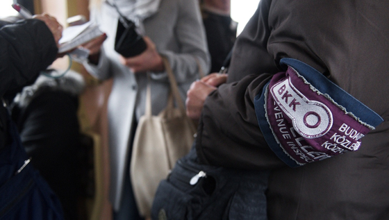 Testkamerát kapnak a balhés járatokon dolgozó kalauzok Budapesten