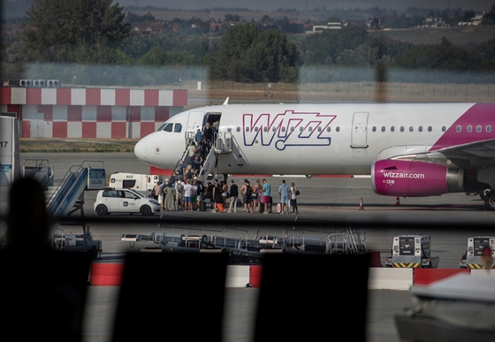A WizzAir továbbra sem tudja hazahozni az Ukrajnában rekedt gépeit, de kettő motorját már kicsempészték onnan