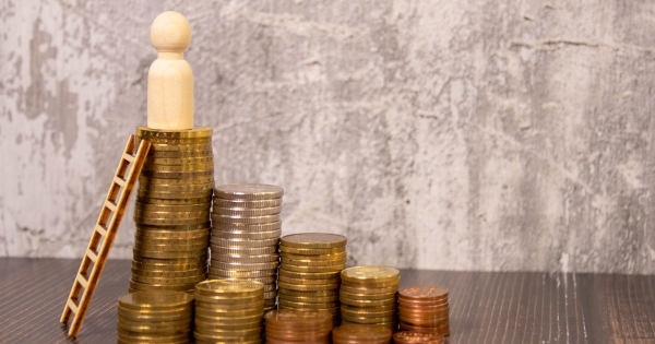 NAV-inkasszó terheli a vállalkozás bankszámláját – mi a helyes eljárás a munkabérek kifizetésénél?