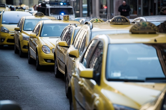 Megbuherált óra, túlszámlázás – így csalnak az atlétikai vb nézőire rárepülő taxisok