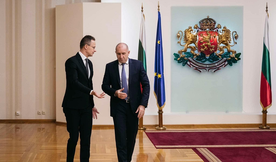 Szijjártó bejelentette: sikerült kitalálni, hogyan kerüljék meg a Gazprombank elleni amerikai szankciókat Bulgáriával